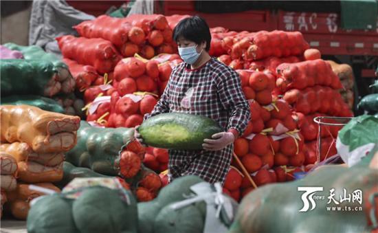新疆九鼎農產品批發市場開啟24小時營業模式，助力食用農產品高效流通